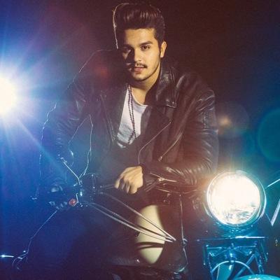 Darei meu ar pra você respirar. @luansantana since:11/05/2013! Seguidas por: @AJ__26 @CFLuanSantana ! @kariellegontijo @barrettolau @marretacowboyls ❤