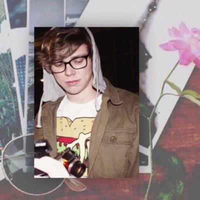 BBF: @CALUMORTATTOOS
Eres mi Mike yo soy tu Ash❤️

Soy una gorda fan obsesionada con Ashton