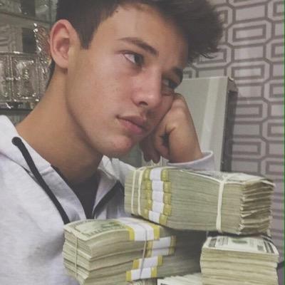 i love this loser kid called cameron dallas