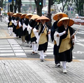 山梨県日蓮宗青年会の公式アカウントです。当会は、山梨県内の４０歳以下の若い僧侶が集まり若さと行動力で平和で安穏な社会作りの為の活動を展開しています。会長　小松祐嗣（身延町武井坊・七面山敬慎院執事長）　副会長　大坪宣覚（昭和町泉應寺）　内野光智（身延町清水房）Twitter担当　鈴木義俊（甲府市法元寺）　　　　