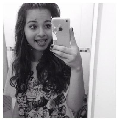 a vida é muito curta para ser levada a sério @BrunoMars @ddlovato @onedirection @IGGYAZALEA @msleamichele . 16, SPFC ❤️