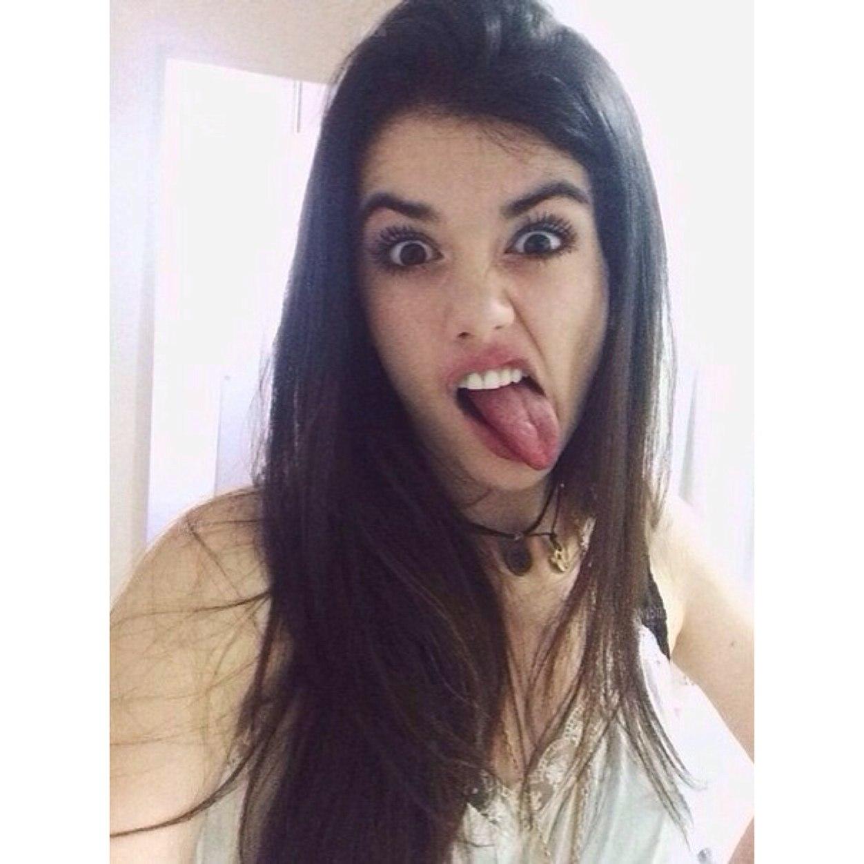 Falar menos e demonstrar menos ainda, tô numa dessa. {tt novo, sdv seus porrinhas sz}