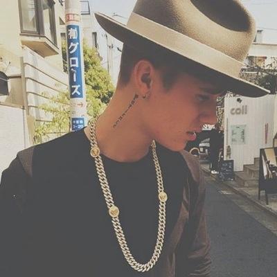 follow @GrandeFeatRauhl