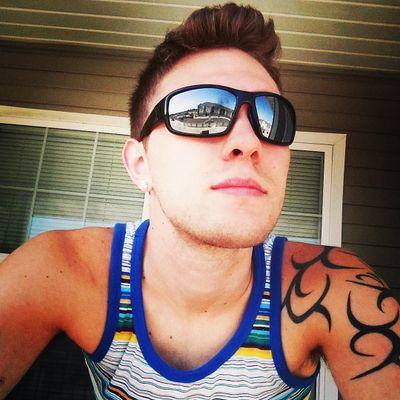 therealdwizzle's profile picture. Damn it feels good to be me