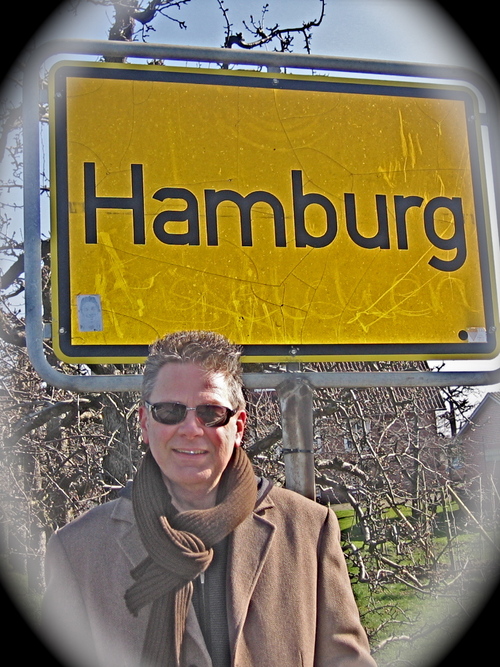 TV-Journalist, Medientrainer, Interesse an guter Politik, guten Finanzen, guter Musik, guten Serien und guter Küche