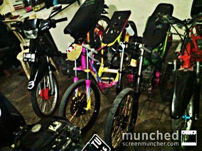 Adiin99's profile picture. Twitter : @adiin99
Fb : cahkemruzuk.cllusethia@facebook.com
_fakta tentang adiin 
 .Sayangilah pacarmu seperti kamu menyayangi motormu.