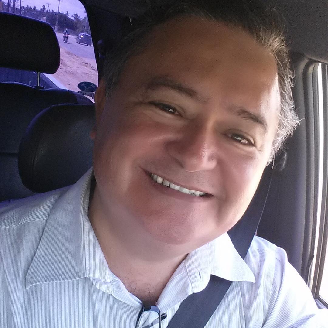 cosmedemelo's profile picture. CARPE DIEM:
Em busca da felicidade,
iniciei uma longa caminhada.
A cada sucesso:
comemoração!!
a cada fracasso:
uma grande lição!!