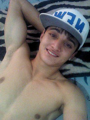 , - Sorria, só ria. Acalma, a alma. Se derrame, se der ame. Releva, se eleva. Respira, e não pira :3 :v 3 8| '