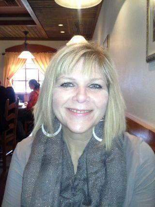 df8df4a6872c432's profile picture. owner arrows sign servicing