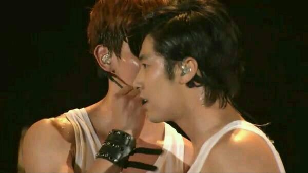 東方神起のユノとチャンミン二人とも同じくらい大好きです。あとSHINeeも応援しています。最近は福ちゃん(ペキニーズ)の事が多いです😊ほぼ初心者🔰なので失礼な事してたらゴメンなさい🙏