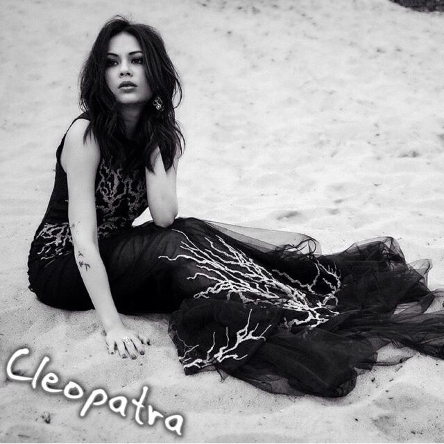 I may be Empress of the Nile but Julius Cæsar has me wrapped around his finger. Married to my King, @AQueensKing. Mum to JJ & Avery. ~Original Cleopatra~ RP