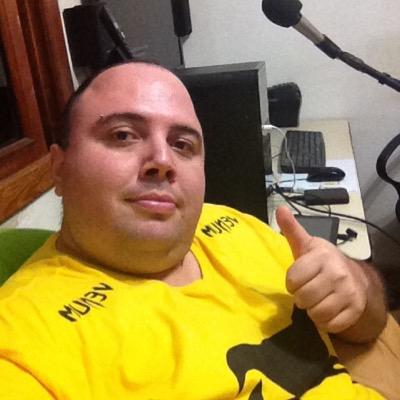 Um DJ nem melhor nem pior, apenas diferente hehe. Divertido, irreverente e um bom amigo. abração :)