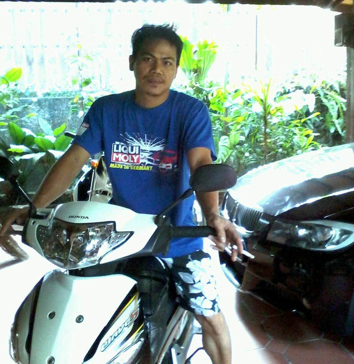 suryadiadam8's profile picture. 