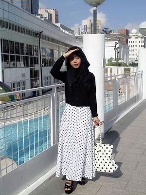 lahir 29 agustus 1993, bekerja di technic employment servis centeng Ltd, hongkong.
