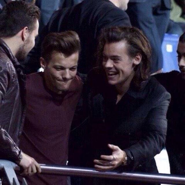 1dplsfm's profile picture. A caged bird doesn't sing ✌