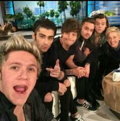 ONE DIRECTION,5SOS,THE VAMPS. ARIANA GRANDE , IGGY AZALEA.♡♥♡♥♡