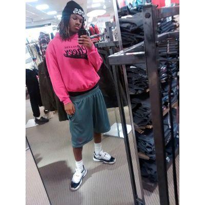 Im tha nigga u should follow Kik:kenjeffery33 IG:bandup.ken Sc:ymb_yohoe