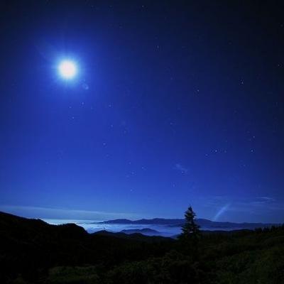 さあ、行こう、みんな手と手を重ねあって、いかなる苦境も乗り越えて、全ての欠片が輝きだすとき、新しい世界の幕が開ける。この仲間たちがここで出会えたこと、それがこの物語の奇跡。