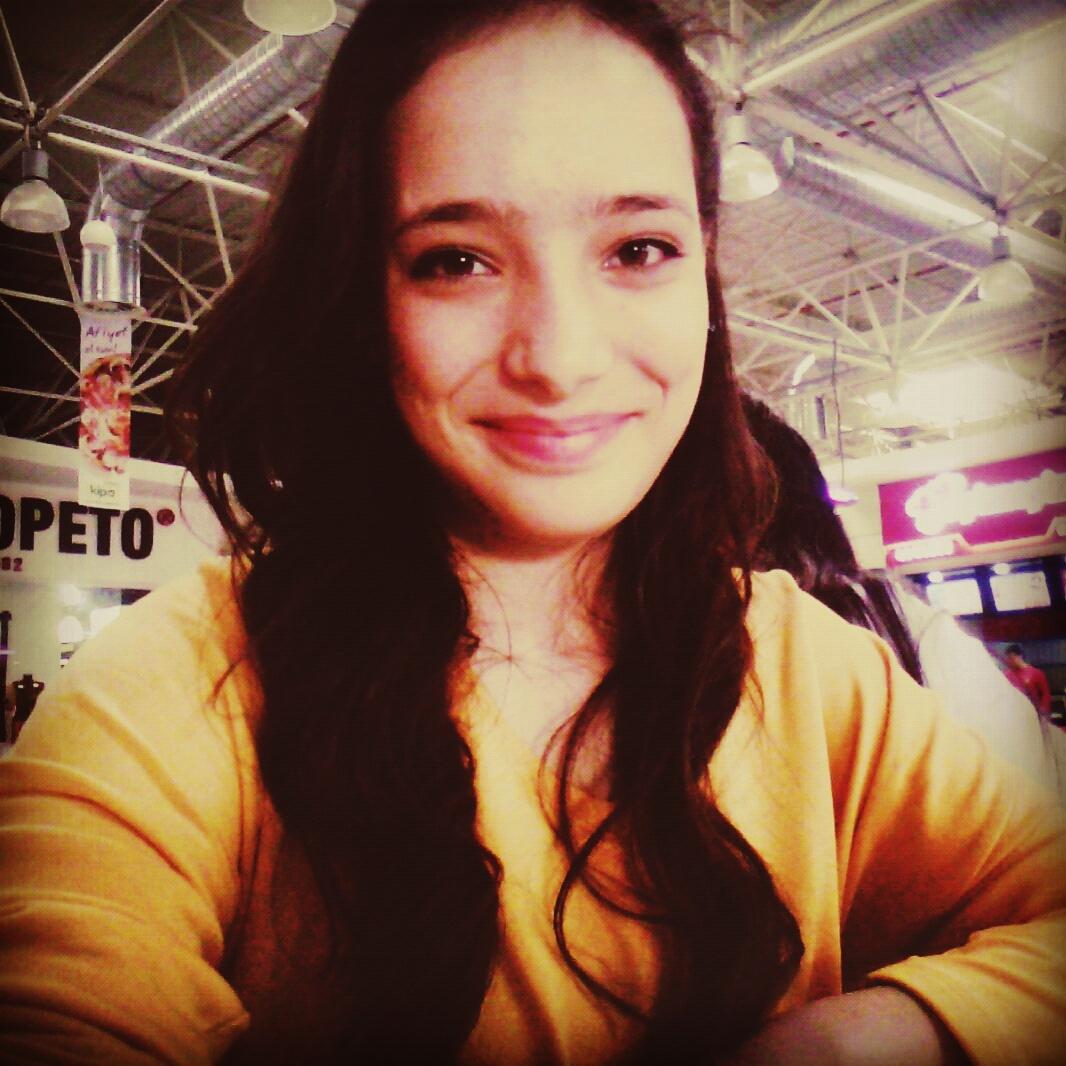 15 yasindayim , bosnagim.
