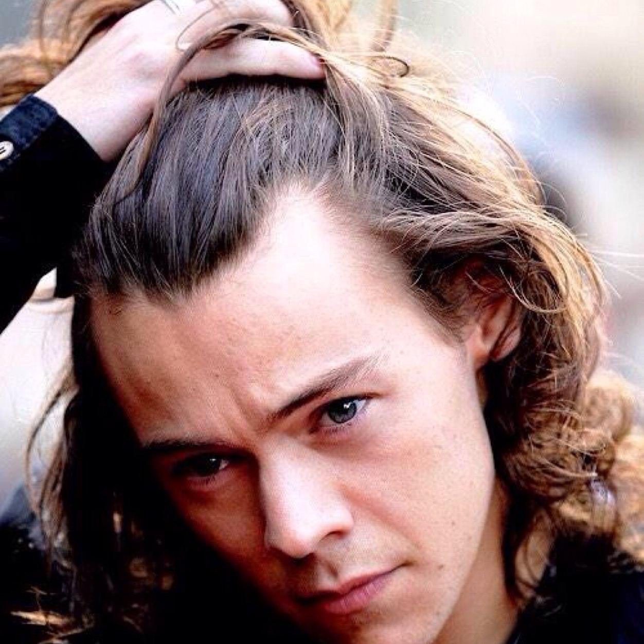 ♡ Harry Edward Styles is my life ♡ I'm so close to 5/5 i just need 5 more.