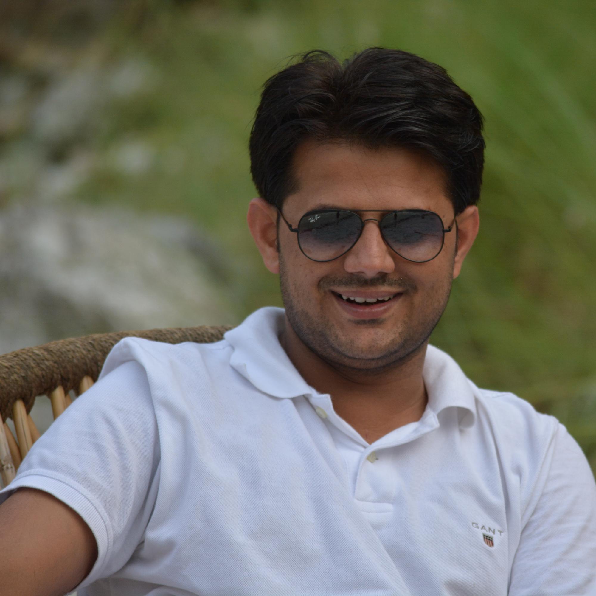 Hi this is an online marketer in Chandigarh. I'm here for to make Network and to share my blogs & articles. Friends M a SEO webmaster. basically frm Rajasthan.