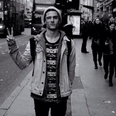 diegorpgco's profile picture. a quatres patte et suce ma queue.