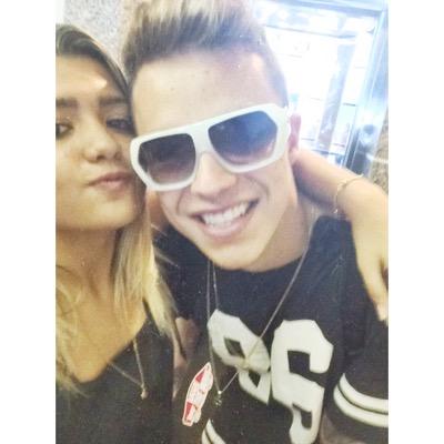 Dentro de cada sorriso meu existe uma parte só de vcs, smp me fazendo acreditar que as coisas podem melhorar!