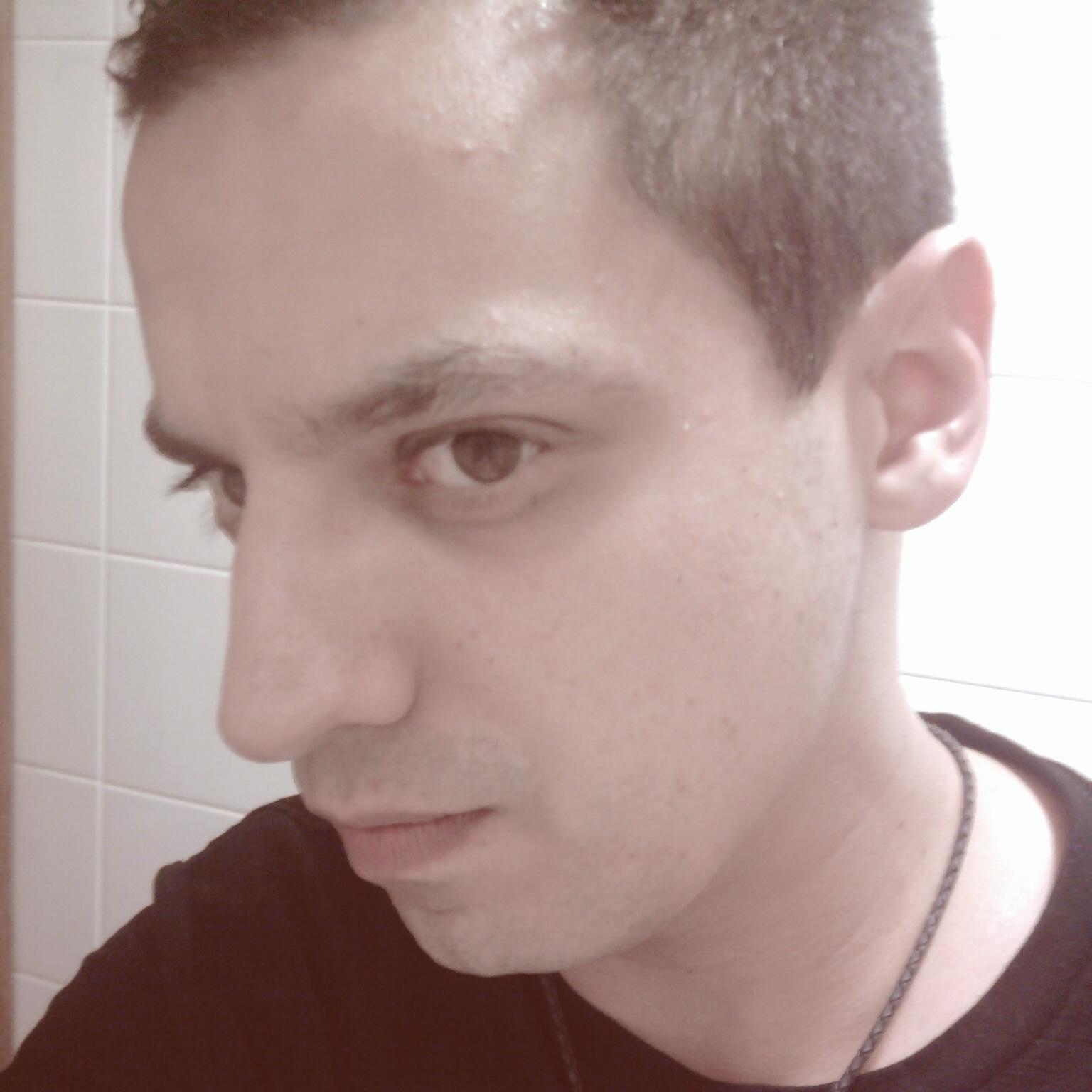 Taurino com ascendente em Capricórnio e lua em Leão. Estudante de Direito. Fã de tudo que é belo e simples em sua própria complexidade!