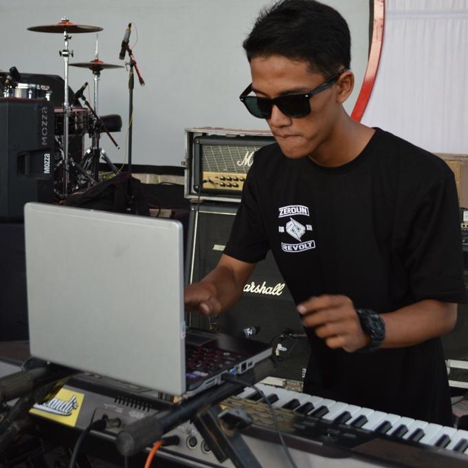 fendy
 sukma | 120796 |. instagram: Fendy120796.Fb: Fendy 
Aiko . Pin:753B9D9C . Tidak suka basa-basi . ONTIME! Keyboardis!!!