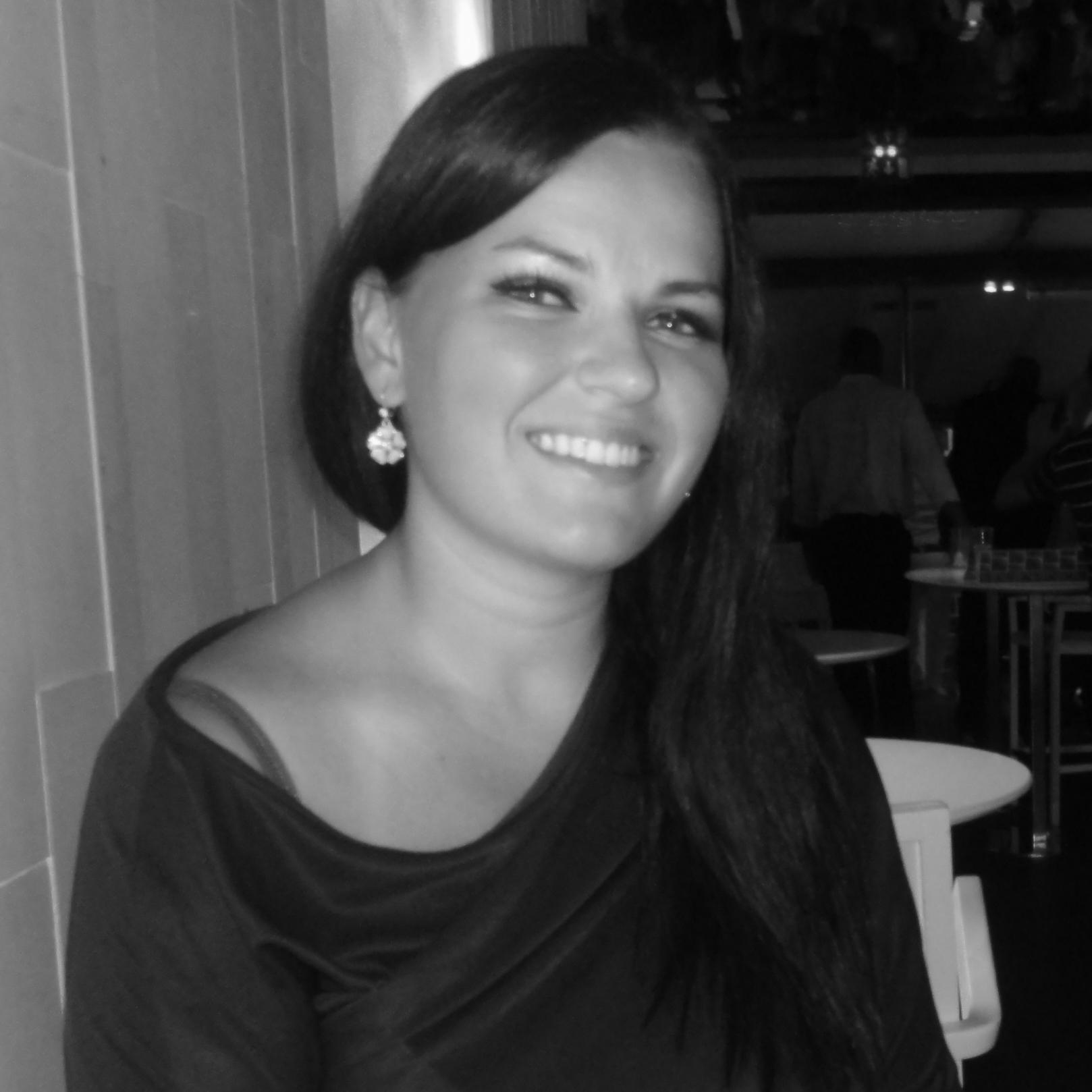 TinaMatiova's profile picture. Freelance Blogger - Coffee Addict - Strawberry Lover - Guinness Admirer - U2 Fanatic - Wannabe Writer