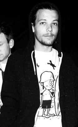 babe one direction and little mix are better than you. 24.06.2014
