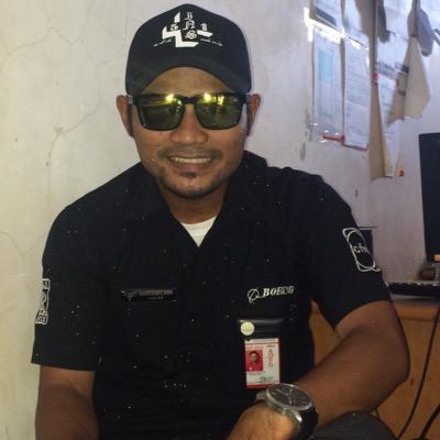Seorang yang menemanimu dalam kesusahan jauh lebih berharga daripada seratus orang yang menemanimu dikala kesenangan.