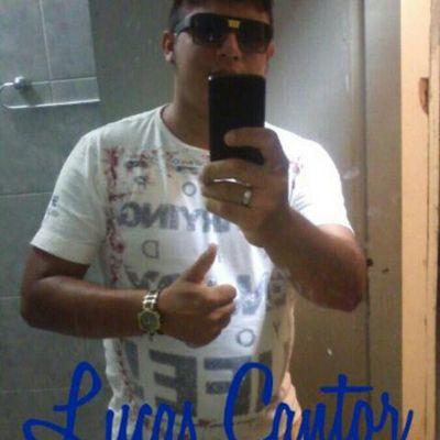 Um Cara Alegre,Extrovertido,Que Faz Aquilo Que Gosta,Que e Cantar,Esse Sou. Simples Assim.