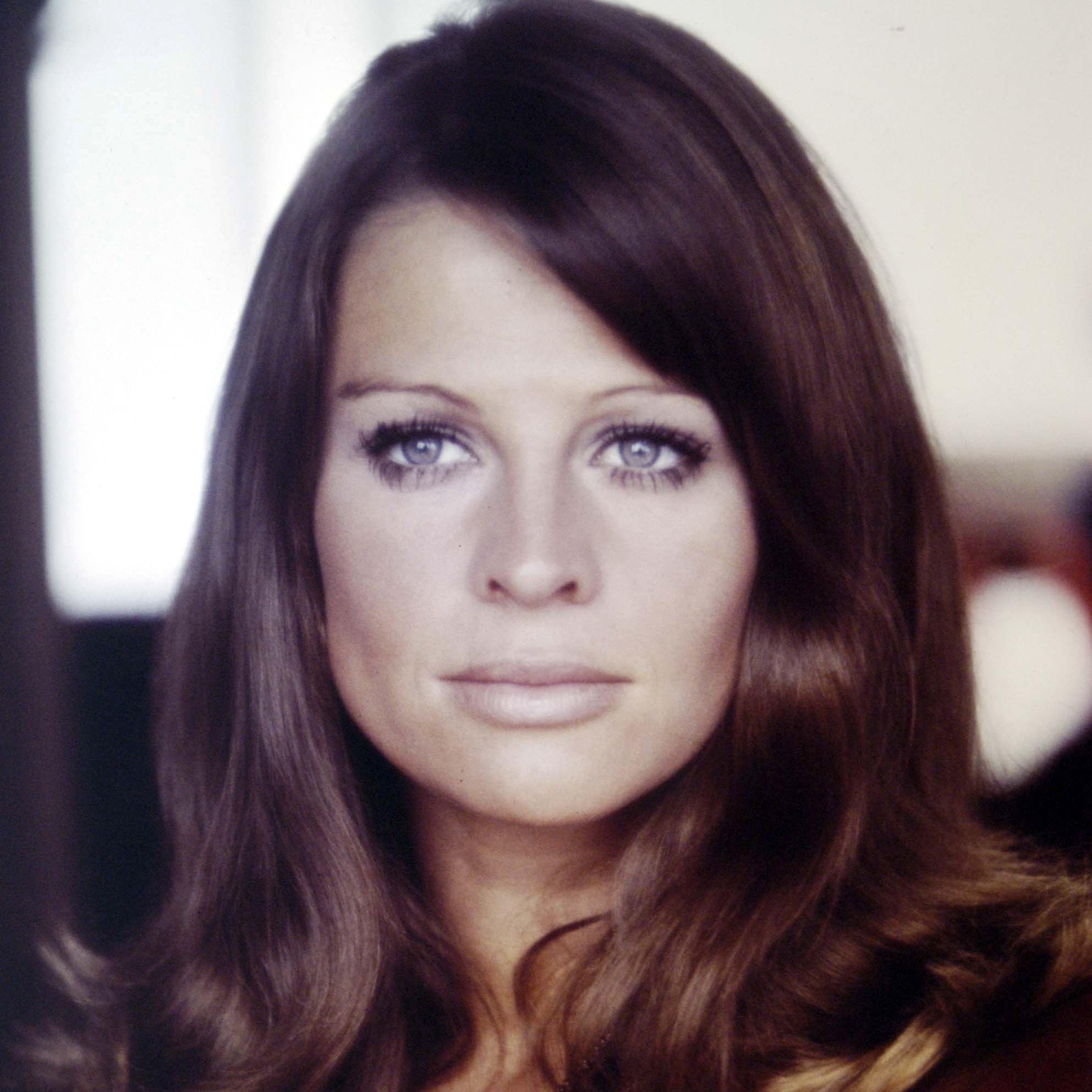Old Hollywood lover.  Mary Tyler Moore wannabe. Oops.. just one more thing: K--E--DOUBLE N--E--D--Y obsessed!