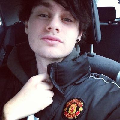 hey! sorry if i annoying you but can you rt the tweet i rted and maybe tag michael please? thank you