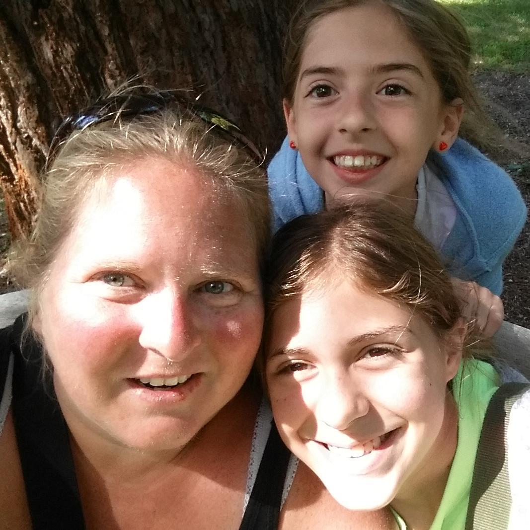 SAHM homeschooling mom to 2 dds.  into natural health, fitness and regaining my life back