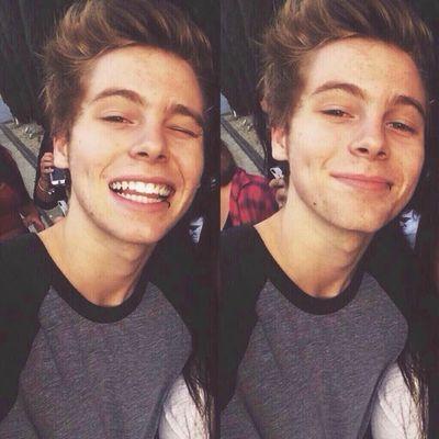 Follow @TroubleEspinosa because she DMS Luke hemmmings active follow. So fav, rt and tweet her for a high chance of getting many Luke dms
