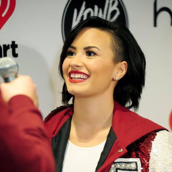 ...@ddlovato ...is my hero ... He is my guardian angel... always follow it ... please support ...