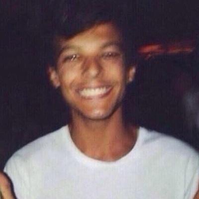 go follow @holylouiis cos she gave you thia free follow