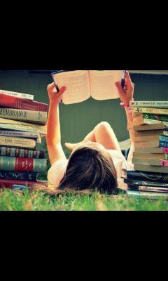 lectorafiel's profile picture. El arte de leer es, en gran parte, el arte de volver a encontrar la vida en los libros y, gracias a ellos, de comprenderla mejor.