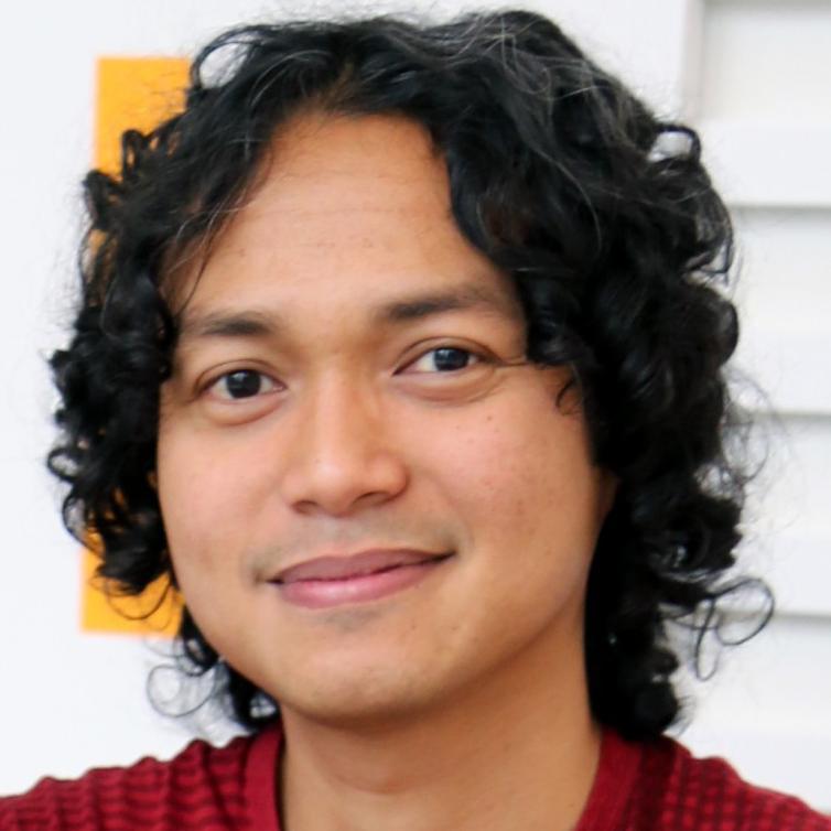 Full-stack JavaScript & indie game developer, software engineer at @eBay, Co-founder of twindly (https://t.co/GC8p0I5Zdz). Love travelling, food, and sketching.