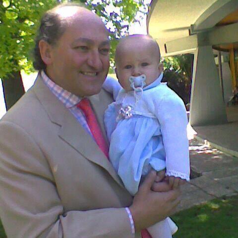 Biólogo Molecular y MBA, presidente Fundación Madrina. Un torpe hombre que admira, protege y respeta a la infancia y maternidad