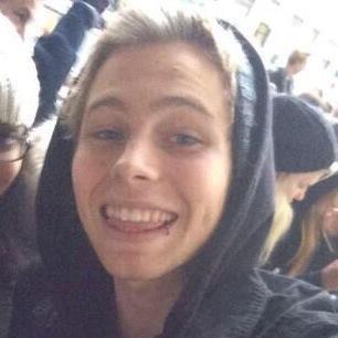 follow @unipornluke and rt the free follow link for 10 free follows, ask for a fb or fav the refollow tweet