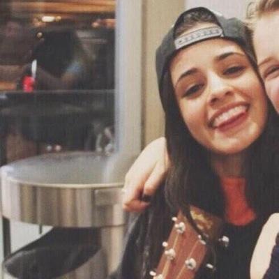 follow @luxurylaurinah since she gave you this free follow!