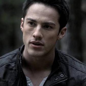 I'm Tyler #Engaged @ImmortalValiant love her!!!! Vampire Hybrid Sired Too @AncientSeducer #TVD #TO #RP