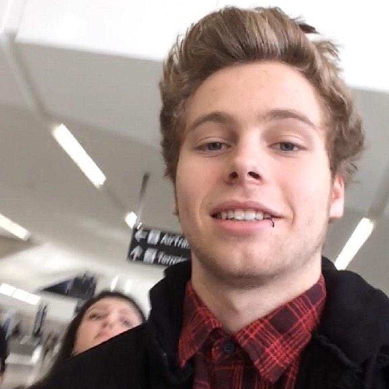 hiii free follow from @lukerobhem bc ur perfect