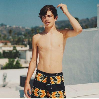 this is a fan page.I love hayes so much, my wish is 2 get a follow from hayes.