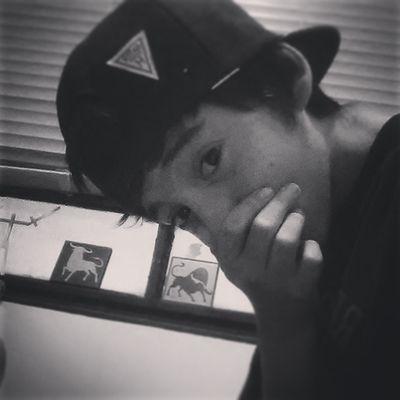 weirdpxge's profile picture. 