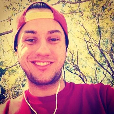 Pupila dilatada, Ret rolando, afzal queimando, ela baixinha e eu magrin o sol nascendo e nosso amor crescendo, vagabundo também ama !!!