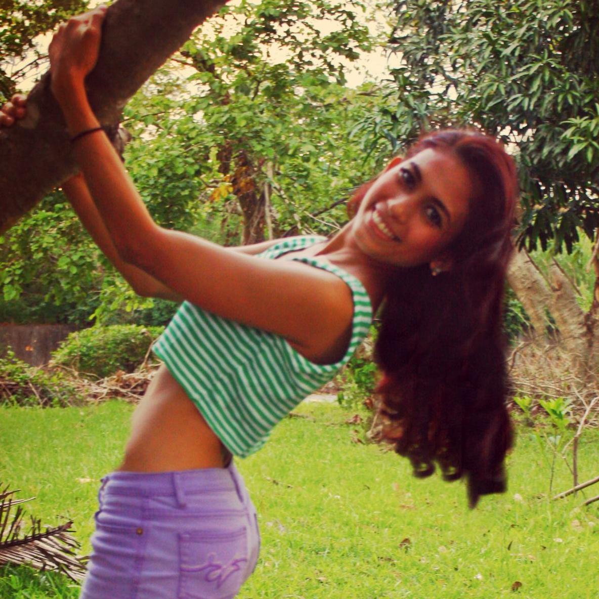 kimperalta10's profile picture. If what ahead scares you and what's behind hurts you just look above, HE never fails to help you. ♚